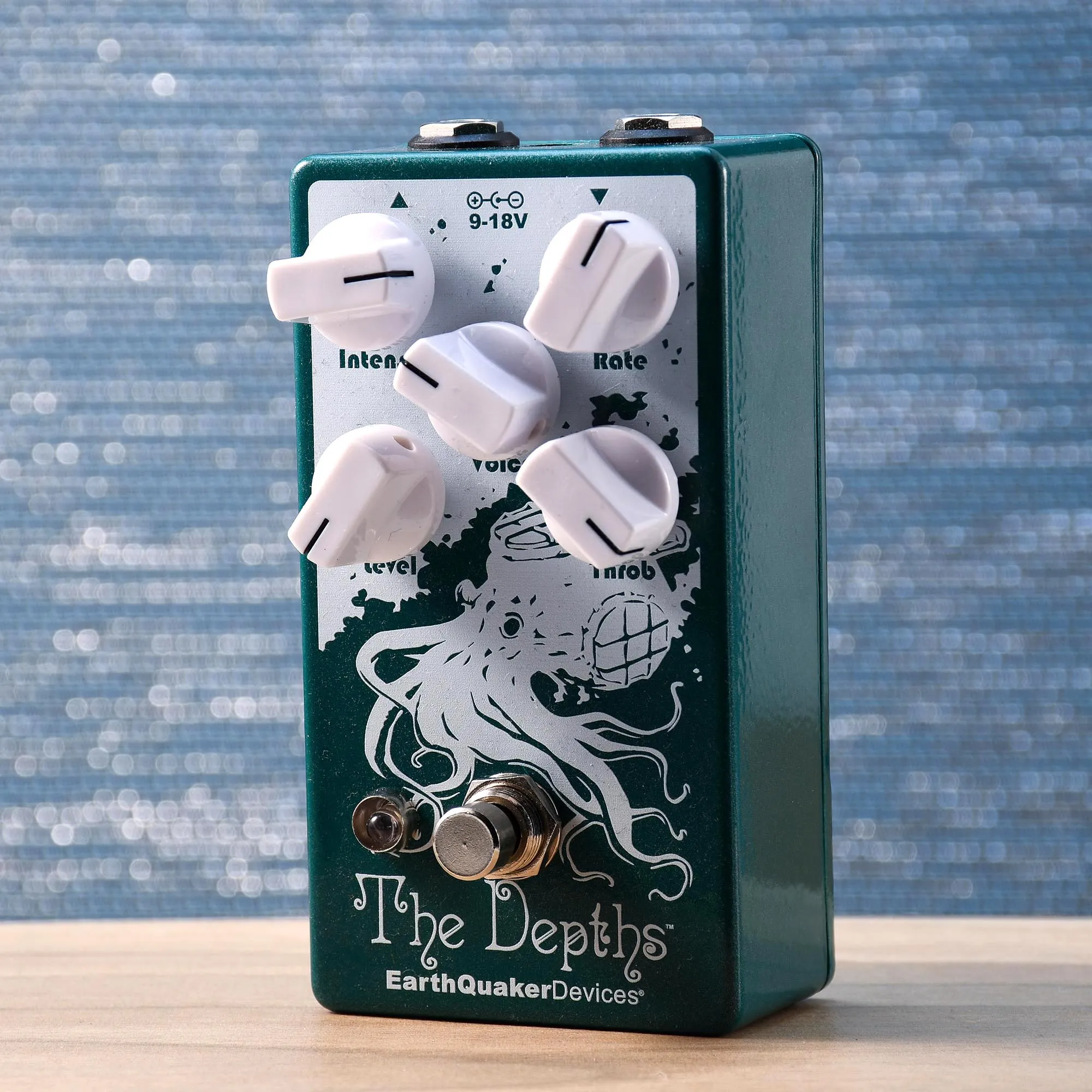 EarthQuaker Devices The Depths V2 Vibrato Pedal