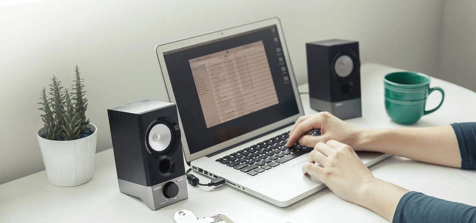 R19U Extraordinary sound powered by USB