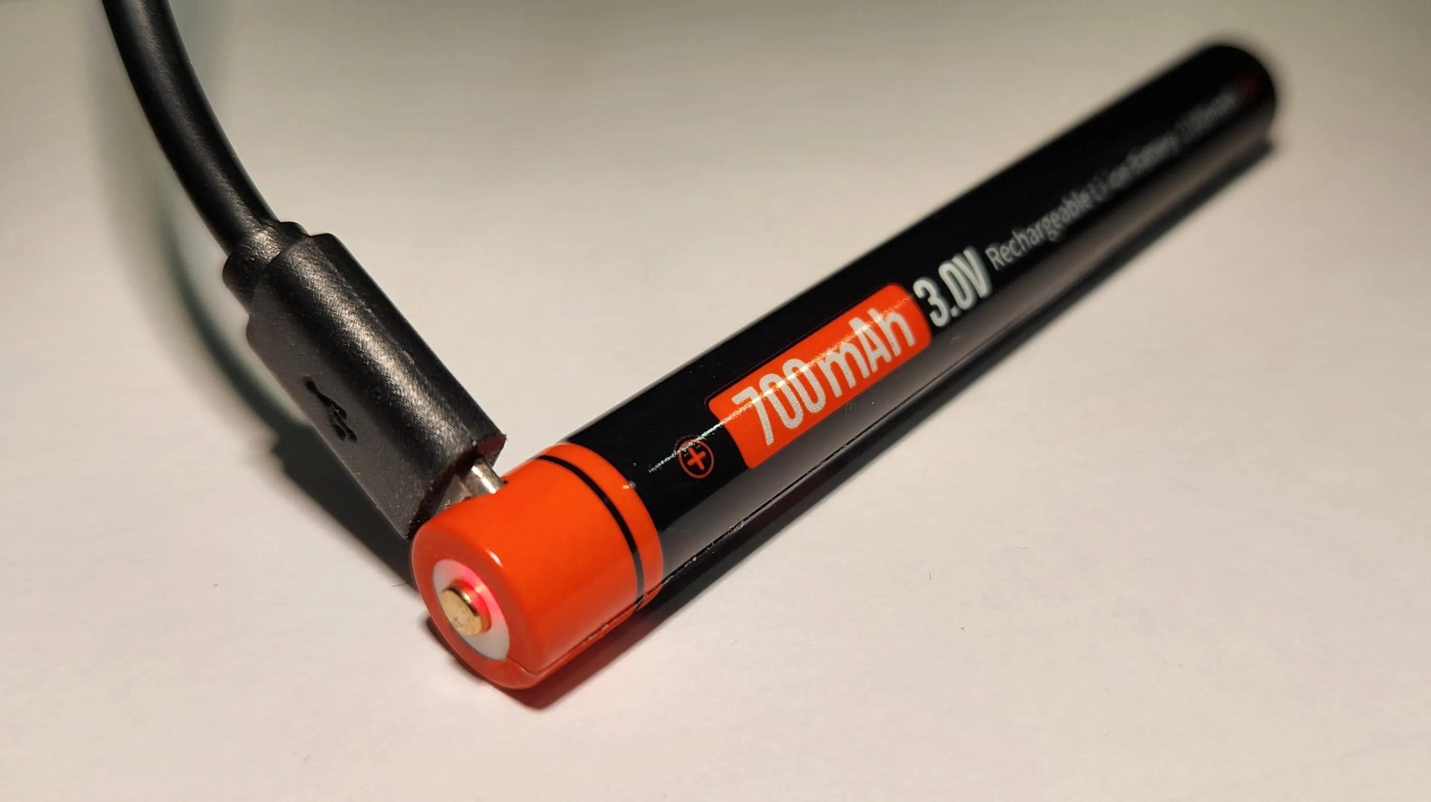 Vapcell 10880 3.0V 700mAh Rechargeable Lithium Battery W/USB  **** HAS TO BE SHIPPED WITH FLASHLIGHT   FEDEX ***